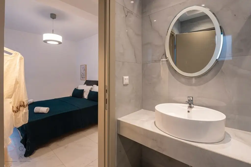 Exklusive Neubau-Maisonette in Polihrono – Drei Etagen moderner Luxus am Meer