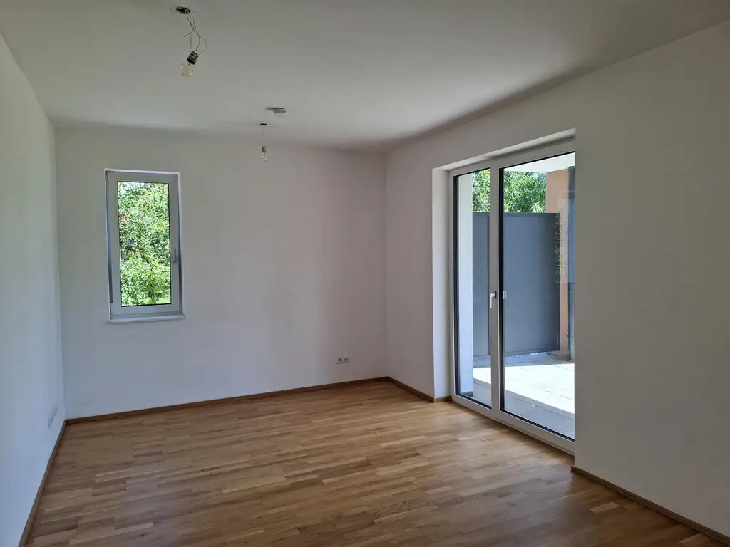 2-Zimmer-Wohnung mit Terrasse/Eigengarten und Tiefgaragenparkplatz