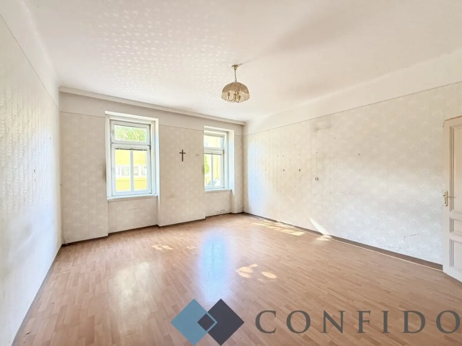 Altbau trifft Garten - Sanierungsbedürftige Wohnung im Herzen von Stockerau