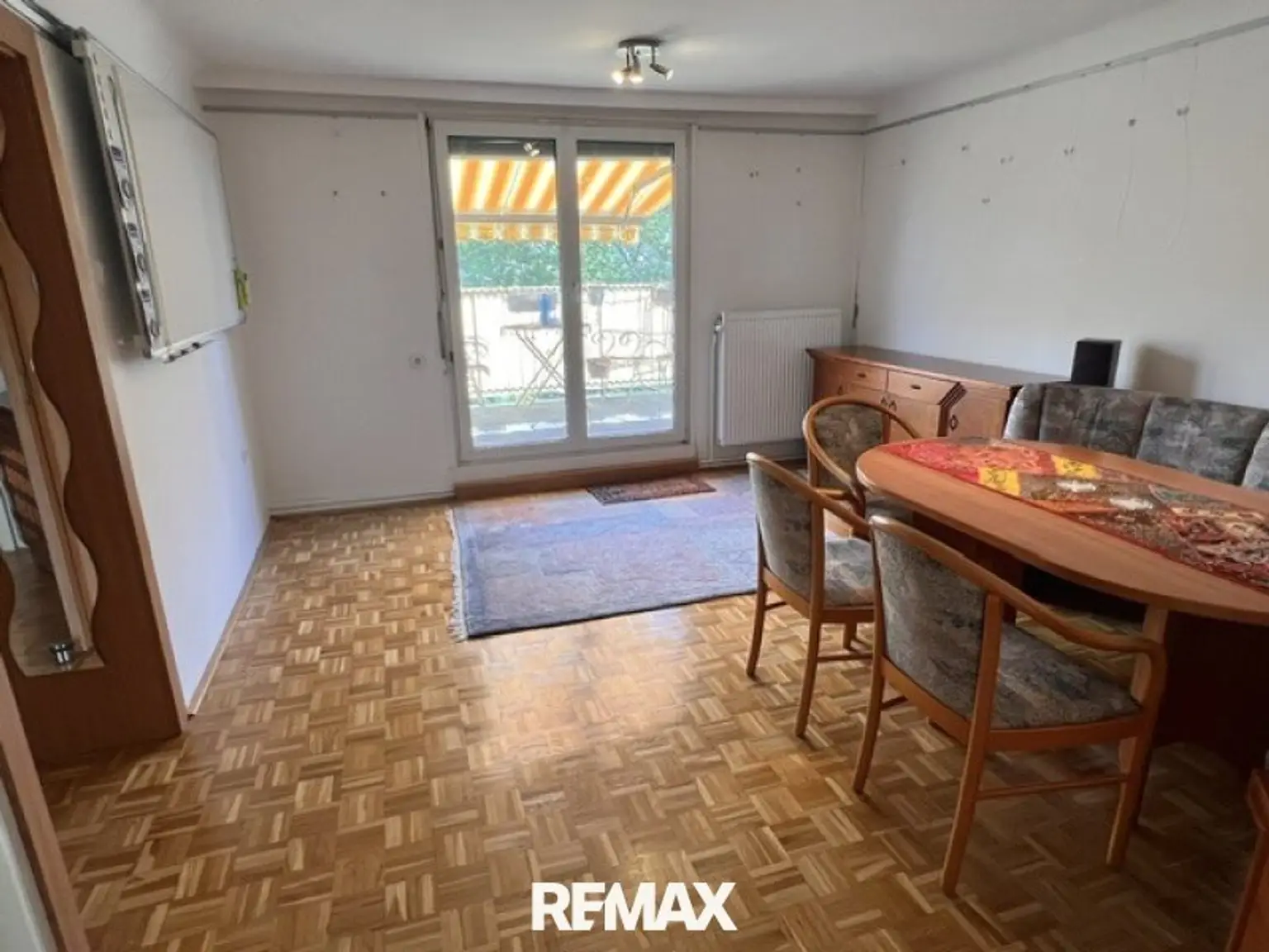 Wohnzimmer mit Terrassenausgang