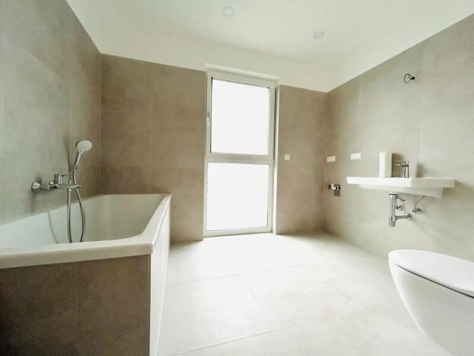 ERSTBEZUG! Doppelhaus mit Garten - Balkon - DG-Terrasse und PKW-Stellplatz | Hochwertige Ausstattung