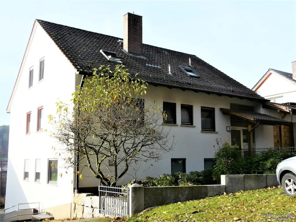 Helle 3-Zimmer-Dachgeschosswohnung mit Einbauküche
Langenzenn Ortsteil Laubendorf