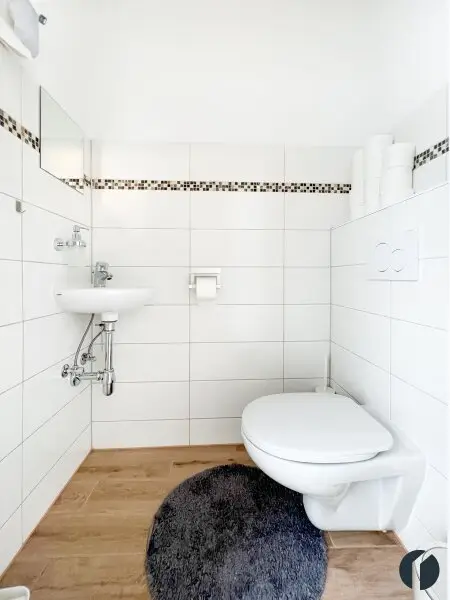 WC mit Handwaschbecken