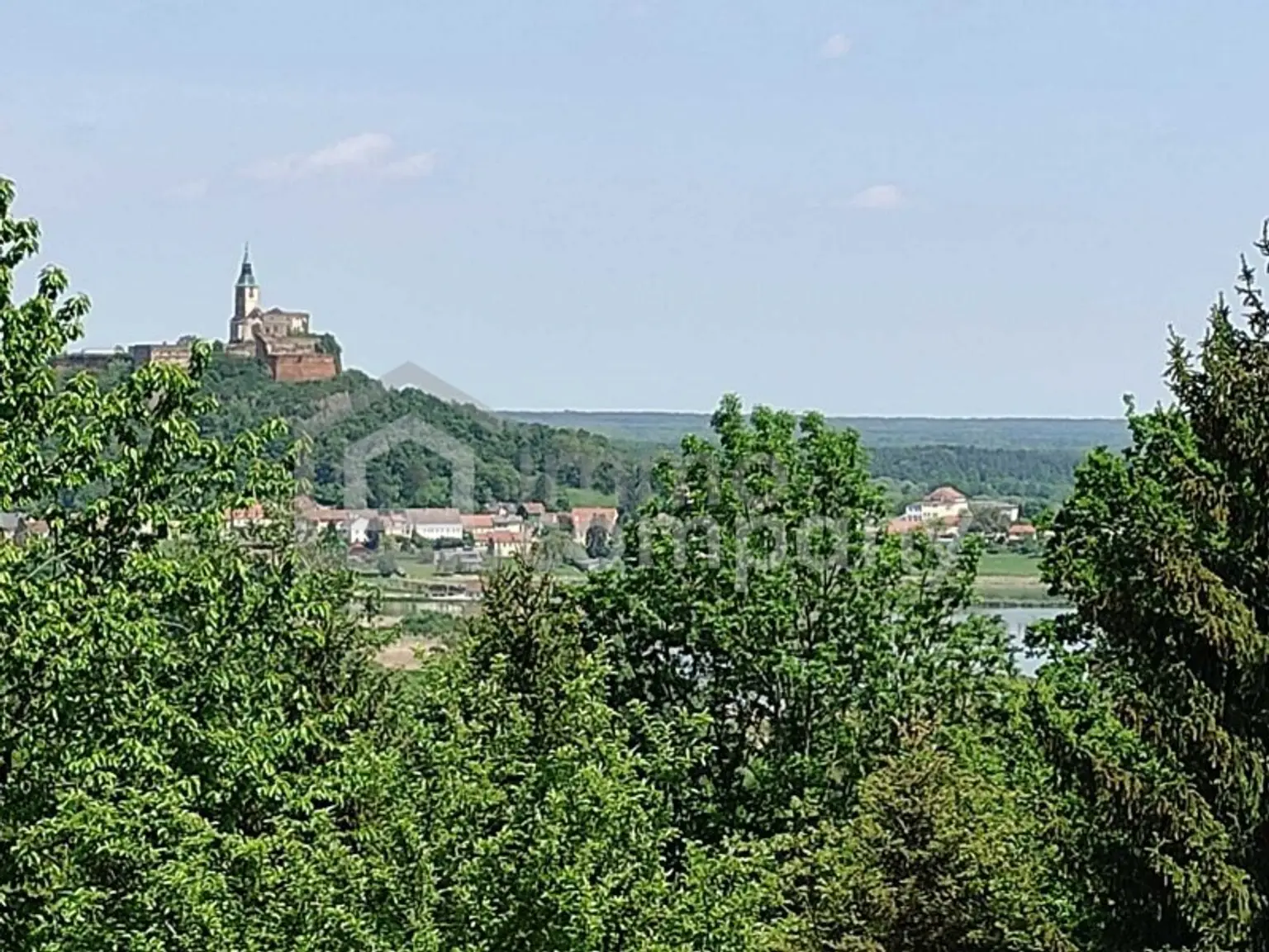Am beliebten Rosenberg!  Altes Bauernhaus in unverbaubarer, ruhiger, sonniger Lage mit  großem Baulandgrundstück
