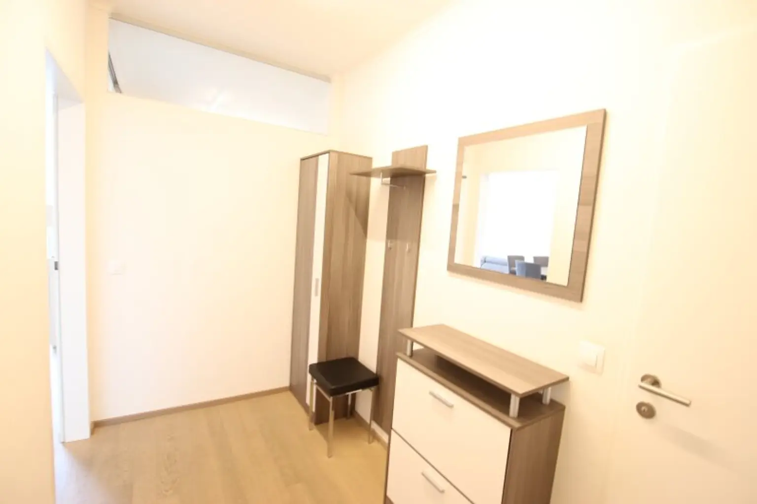 Neuwertige, teilmöblierte 2 Zimmer Penthousewohnung mit Terrasse und Carport in Klagenfurt