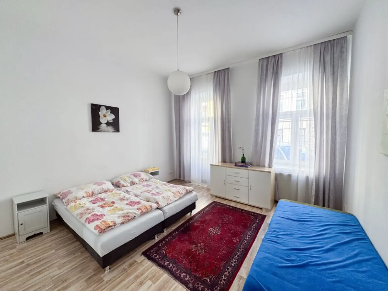Büro / Ordination im Erdgeschoss mit Terrasse! 95,70 m2 Vier separate Räume mit 47 m2 Kellerfläche! Nähe Thaliastraße!