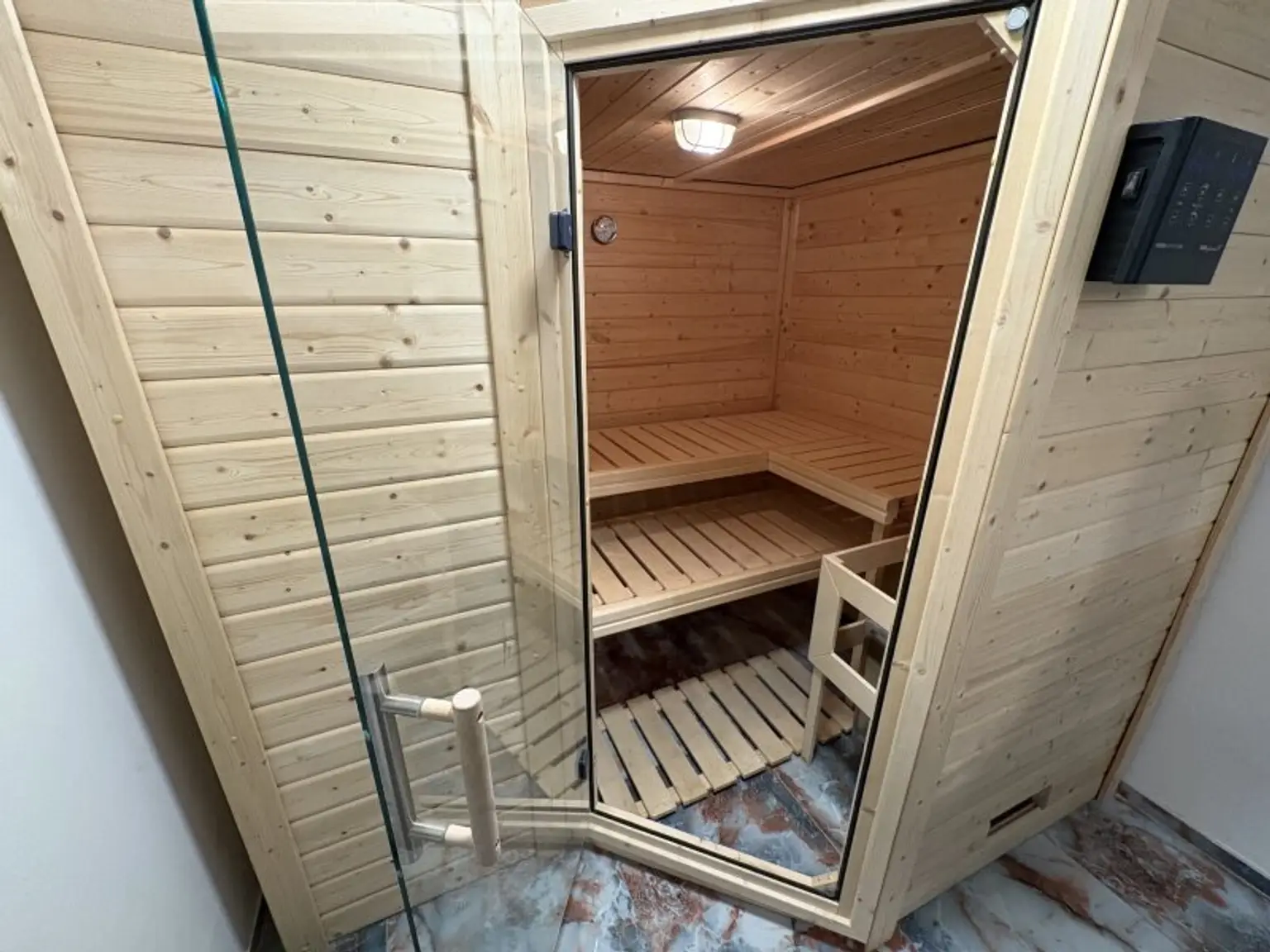 Stadt trifft Natur - Elegante 2-Zimmer Wohnung mit Klimaanlage, Sauna & Terrasse