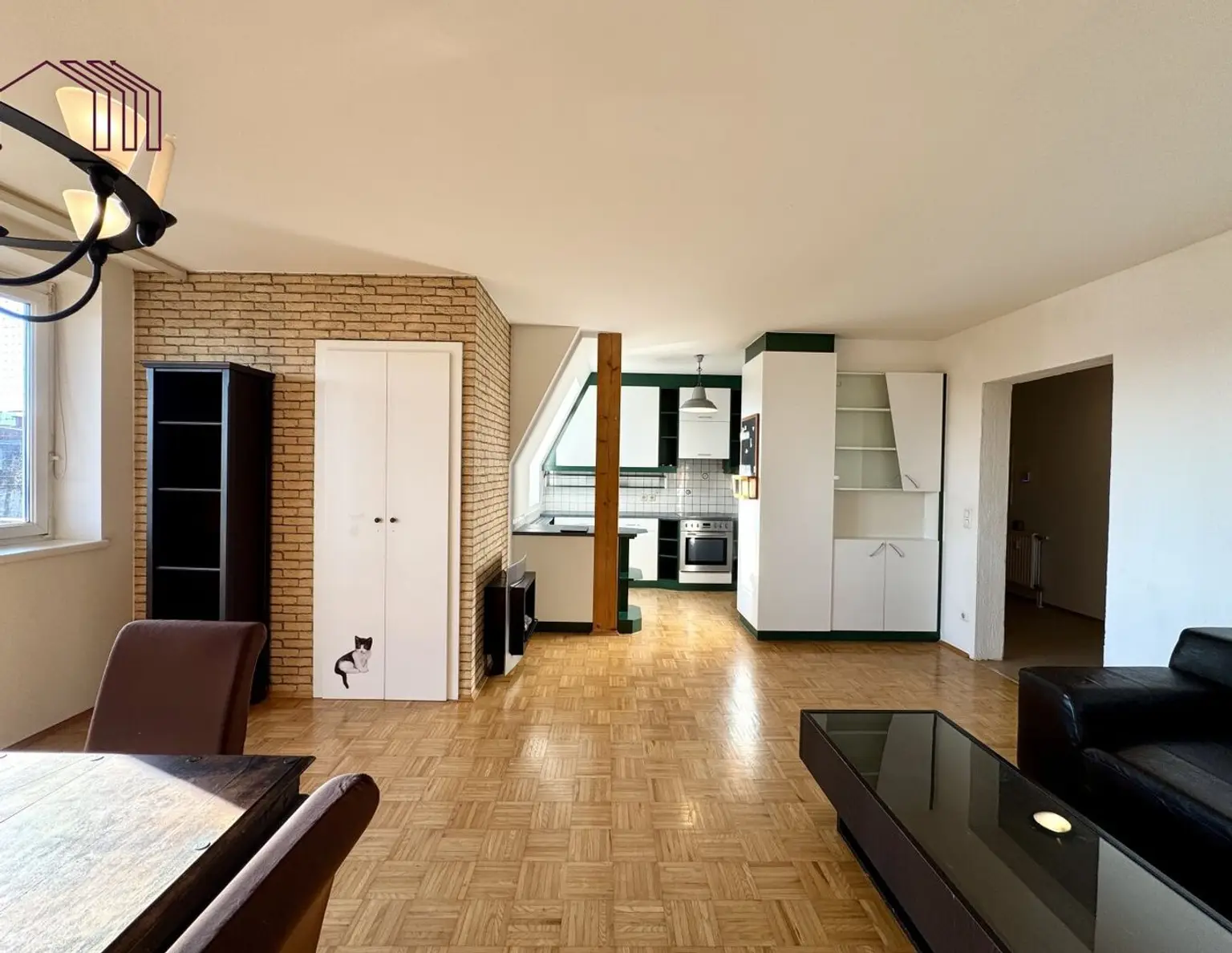 AB SOFORT VERFÜGBAR : Sonnige und geräumige 2-Zimmer-Wohnung mit überdachtem Balkon und Carport