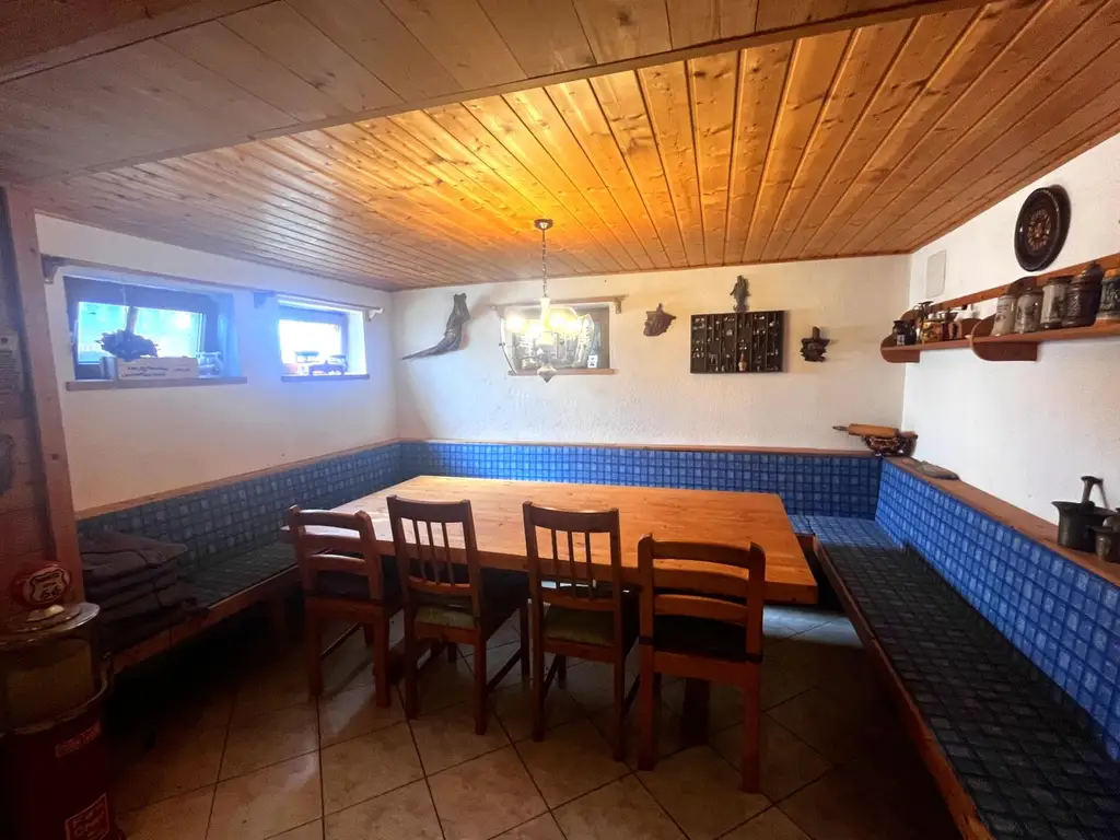 "Solides, Charmantes Haus mit Garten und Pool"