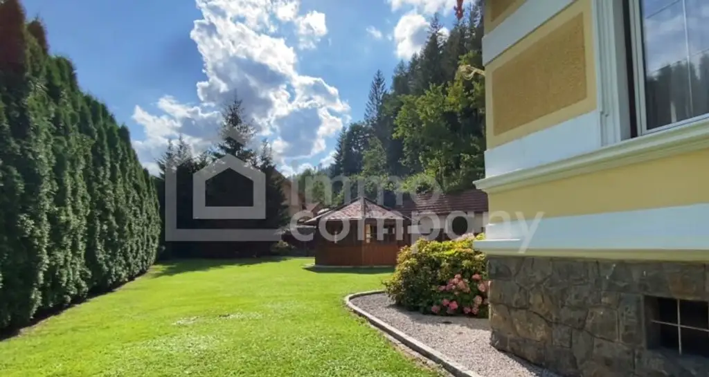Elegantes Landhaus mit privatem Waldstück