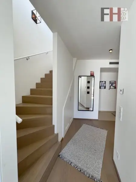 Neuwertige Dachgeschossmaisonette in Mariahilfer TOP-Lage, 2,5 Zimmer, 2 Terrassen Richtung Nord/West in ruhigen Innenhof!