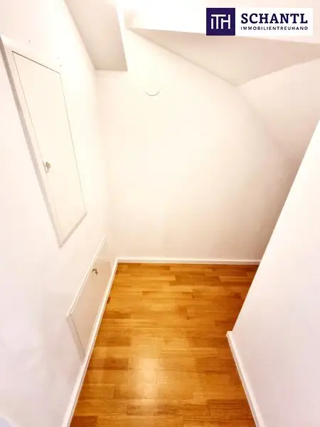 WOW! Lichtdurchflutete Traumwohnung mit hofseitiger Terrasse! Neues Lebensgefühl im Dachgeschoss mit perfekter Raumaufteilung + Kamin + Ideale öffentliche Anbindung! Jetzt zugreifen!