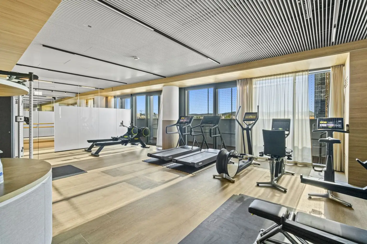 Yy | ++ SKYLINE DREAM on the 26th Floor ++ LUXURY with PANORAMIC VIEW | Prima Service Immobilien
