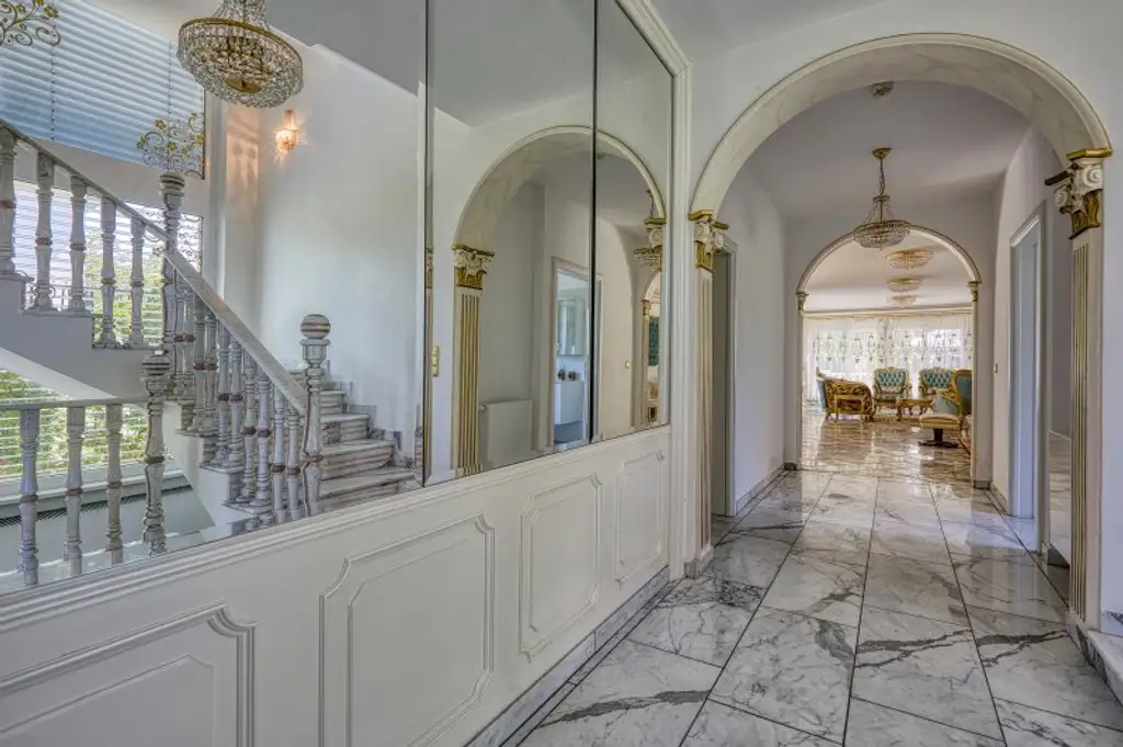 ++ EINE KLASSE FÜR SICH ++ Exklusive 9-Zimmer Villa mit Panoramablick über Wien
