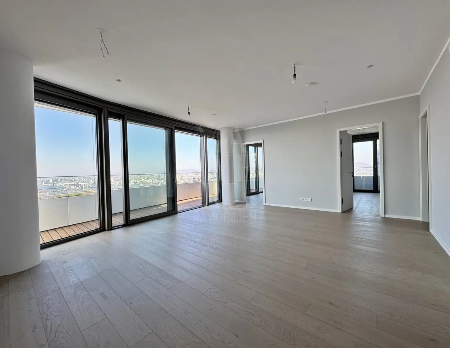 DANUBEFLATS. seltene und exklusive Eckwohnung mit zwei Terrassen im 24. Stockwerk
