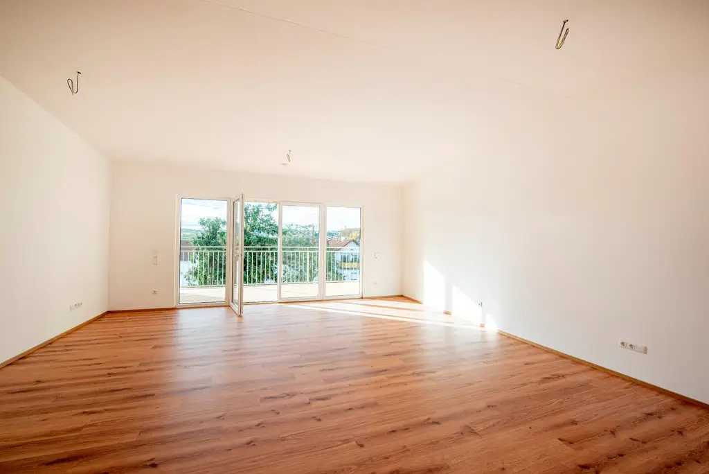 Moderne Dachgeschosswohnung mit großer Terrasse – Erstbezug