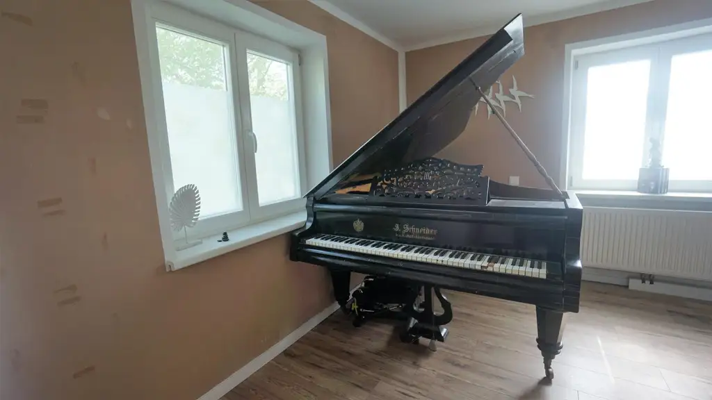 Bauernhaus mit Nebengebäude und Feldern in Durchham