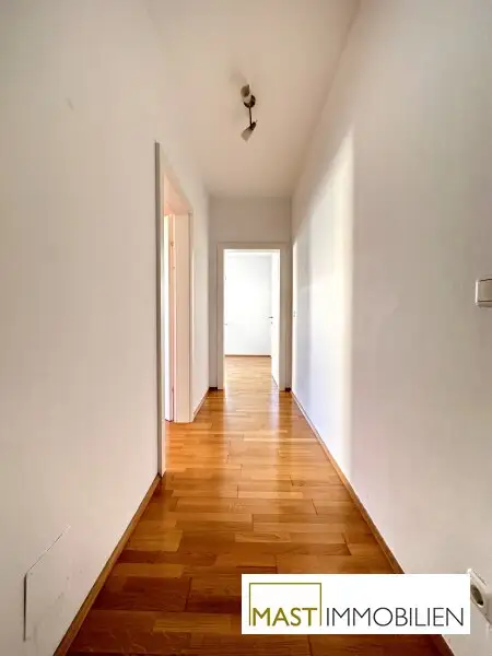 Optimal aufgeteilte 4 - Zimmer Wohnung inkl. Einbauküche & Balkon in Guntramsdorf