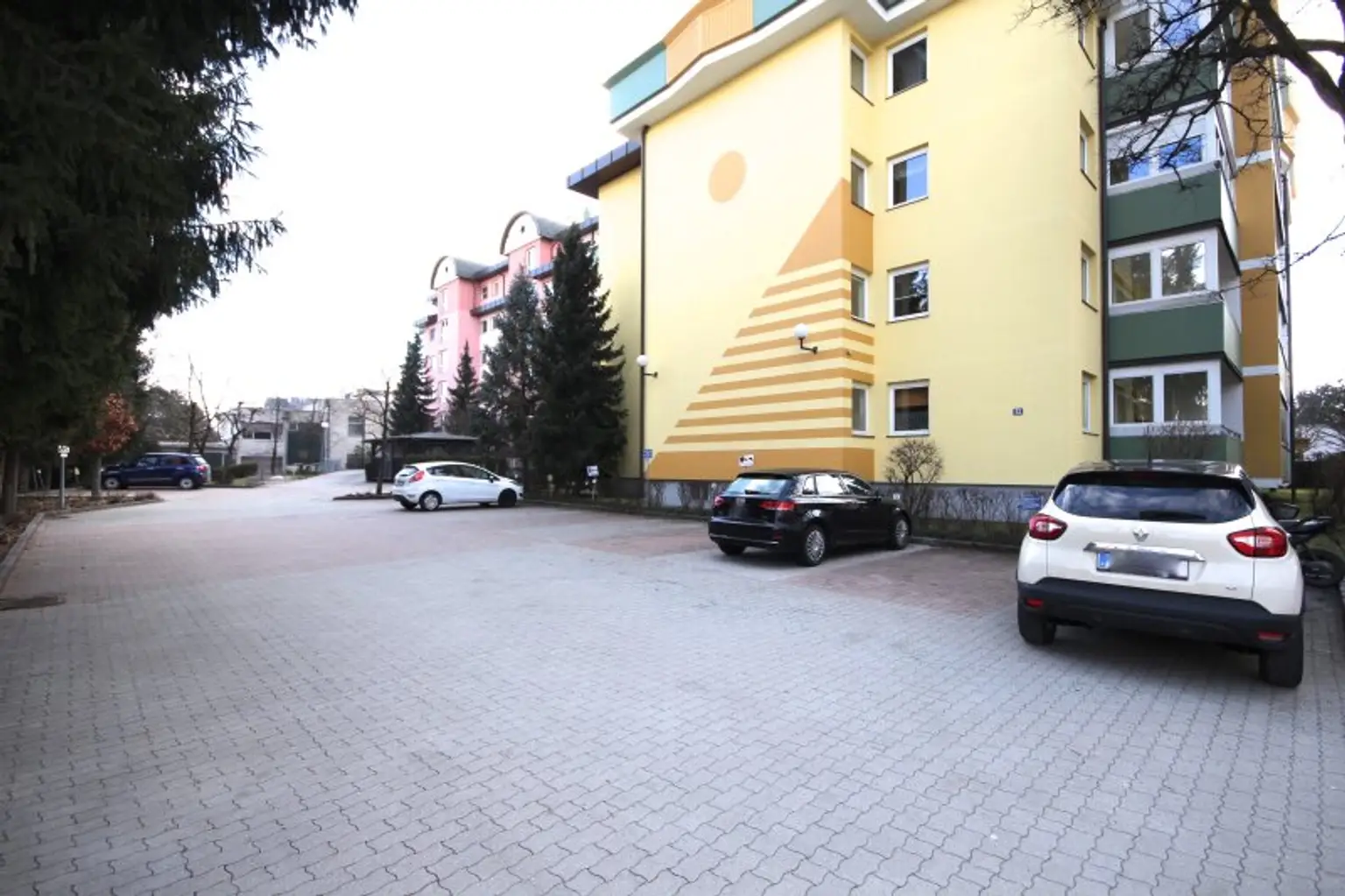 Schöne 2-Zi-Wohnung in Zentrumslage inkl. Tiefgaragenplatz