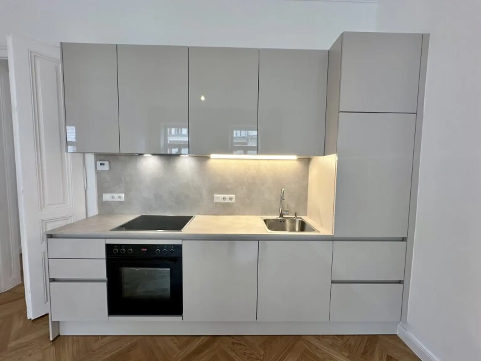 Stilvolle und geräumige 4-Zimmer-Altbauwohnung mit Balkon, nahe Währinger Straße