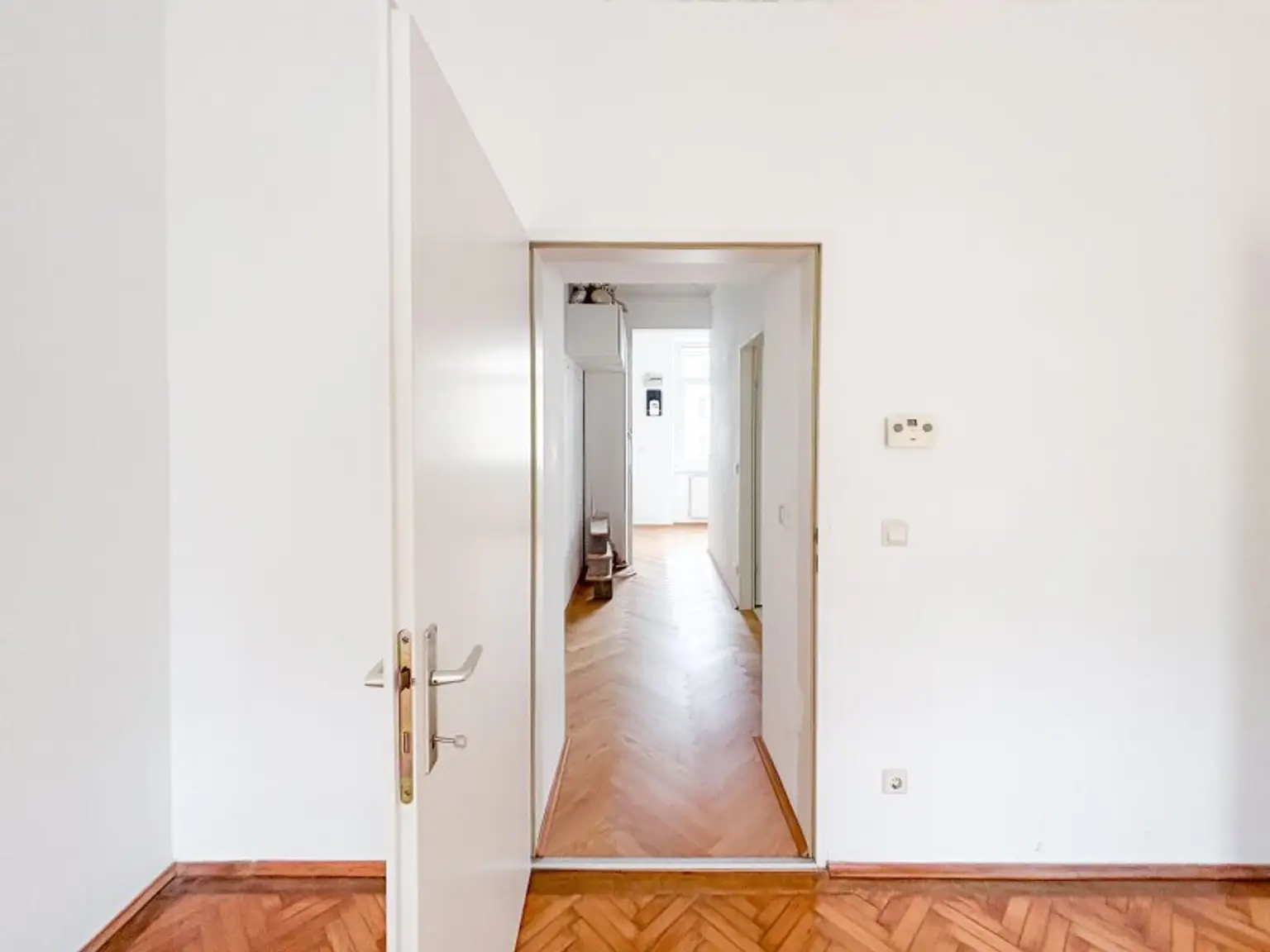 Charmante Altbauwohnung in Meidling – 3. Stock ohne Lift, geplante Aufwertung des Hauses