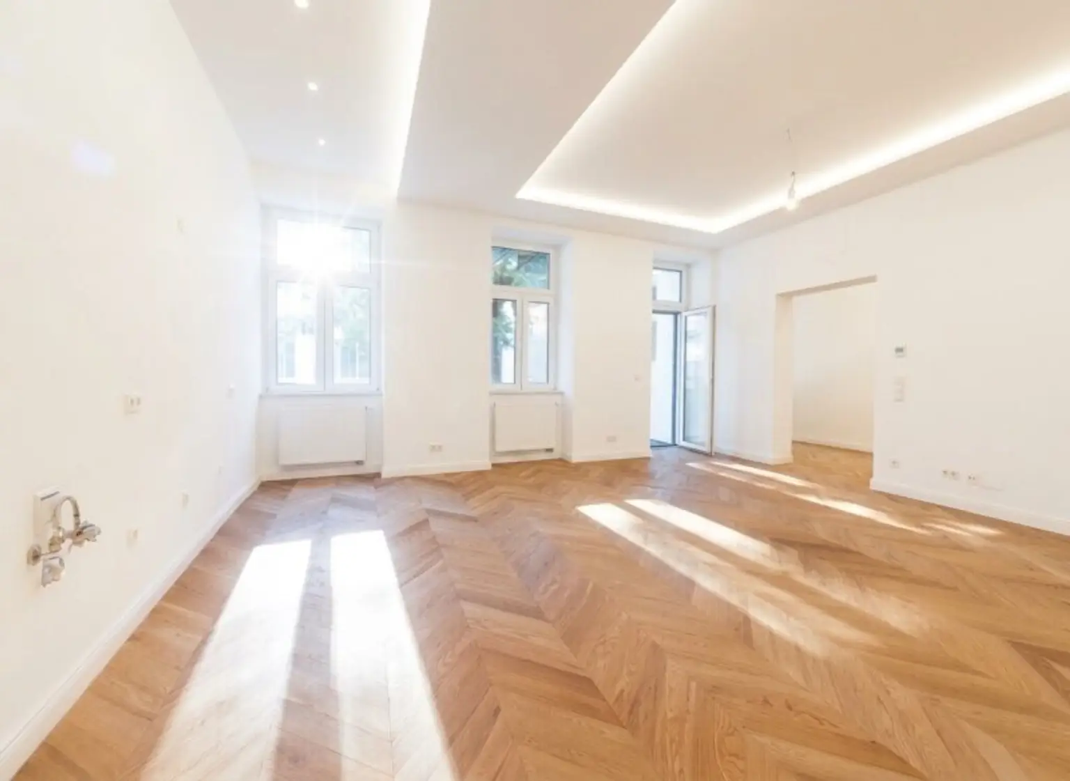 Wohnküche mit Balkon 1