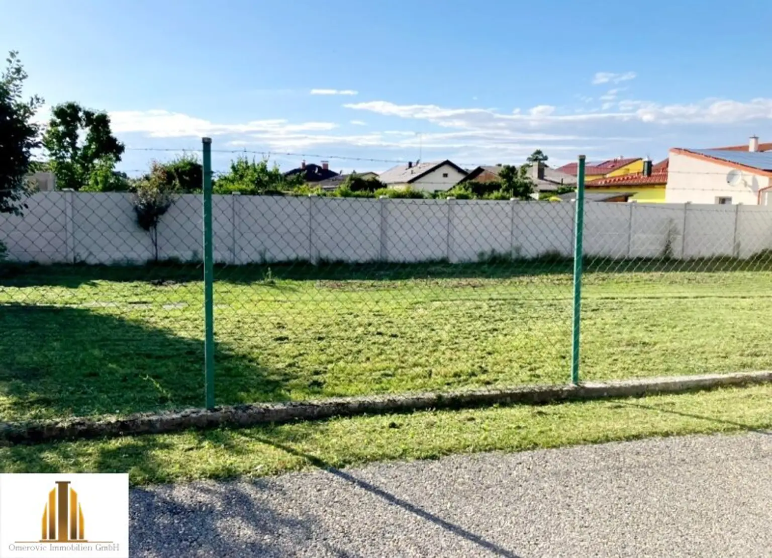 Hübsches, gepflegtes und ebenerdiges Landhaus mit uneinsichtigem Innenhof, großem Garten und Garage, in Seefeld im Weinviertel, Nähe Hollabrunn!