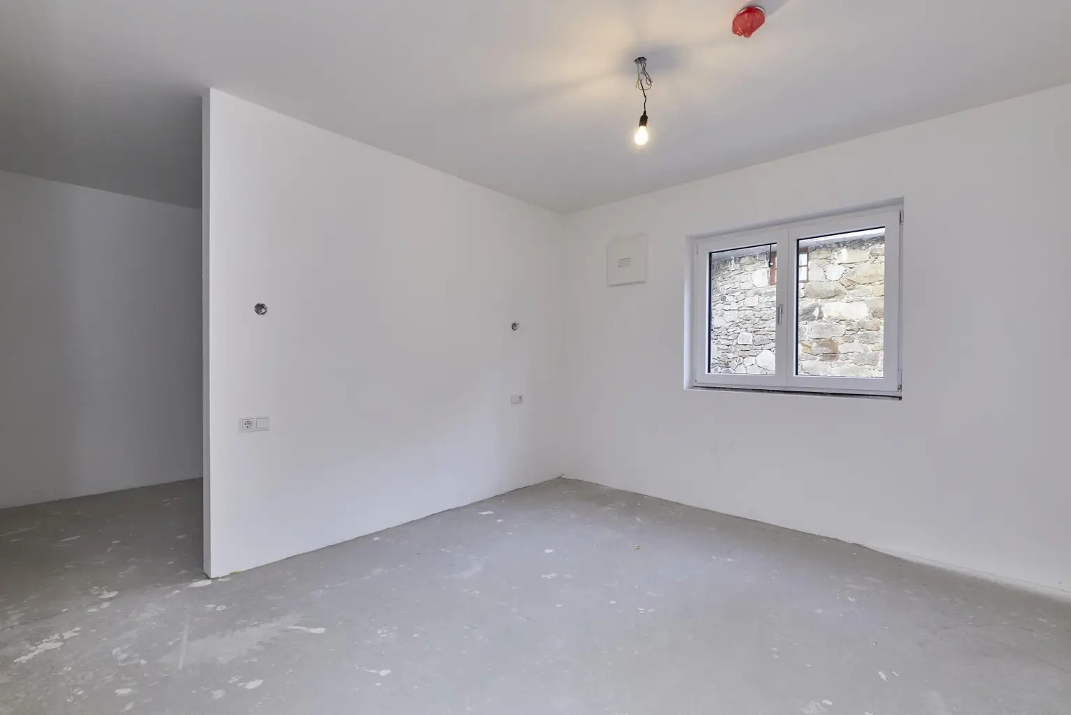 Zimmer mit Schrankraum