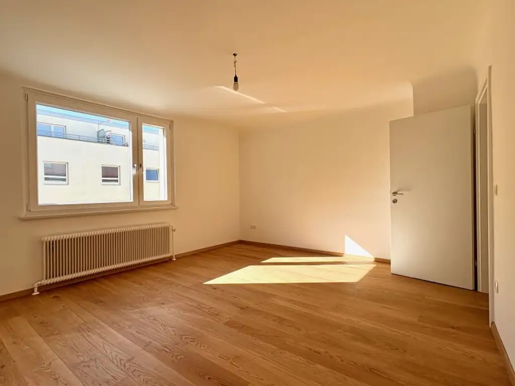 LEBEN IN GERSTHOF - GROSSZÜGIG ANGELEGTE SANIERTE 3 ZIMMER MIT BALKON ZUM INNENHOF