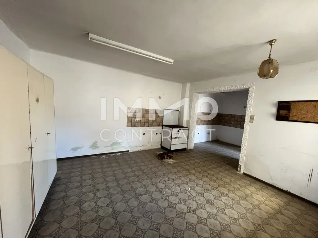Haus mit großen Grundstück
 ca. 2 200 m²
