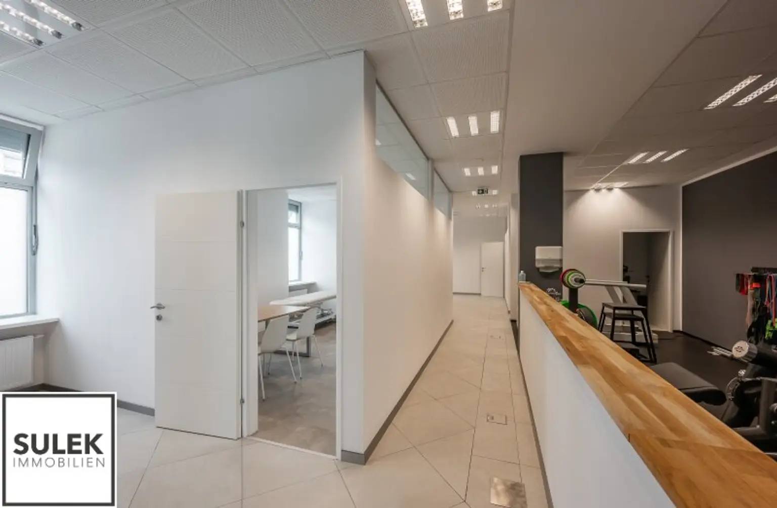 Ihr neuer Unternehmenssitz: Modernes Büro/ Praxisgebäude in Mödling mit Top-Anbindung