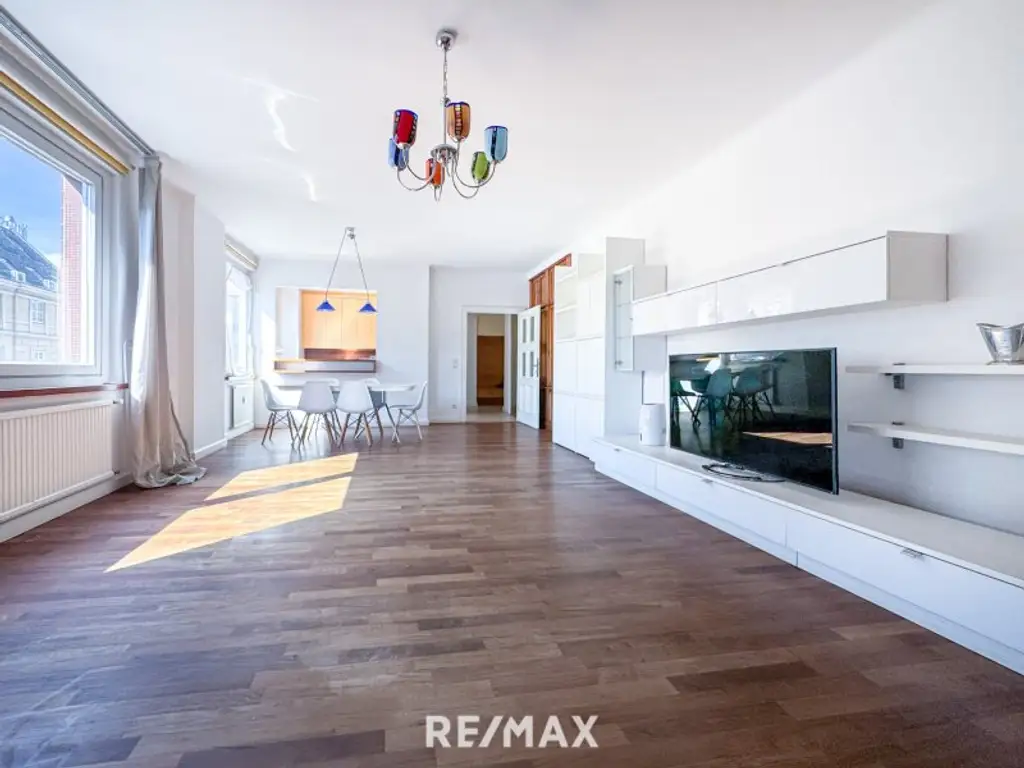 Lichtdurchflutete 2-Zimmer Wohnung im historischen Herzen Wiens