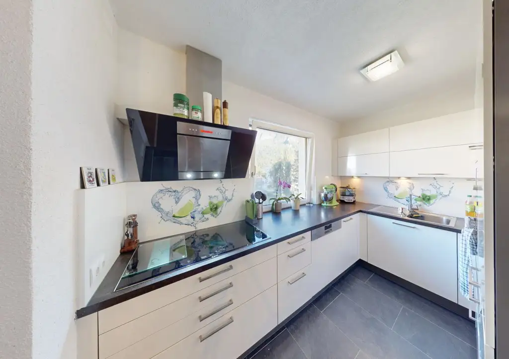 Stylish Living in Landeck – Modernisierte 4-Zimmer-Option mit Bergblick!