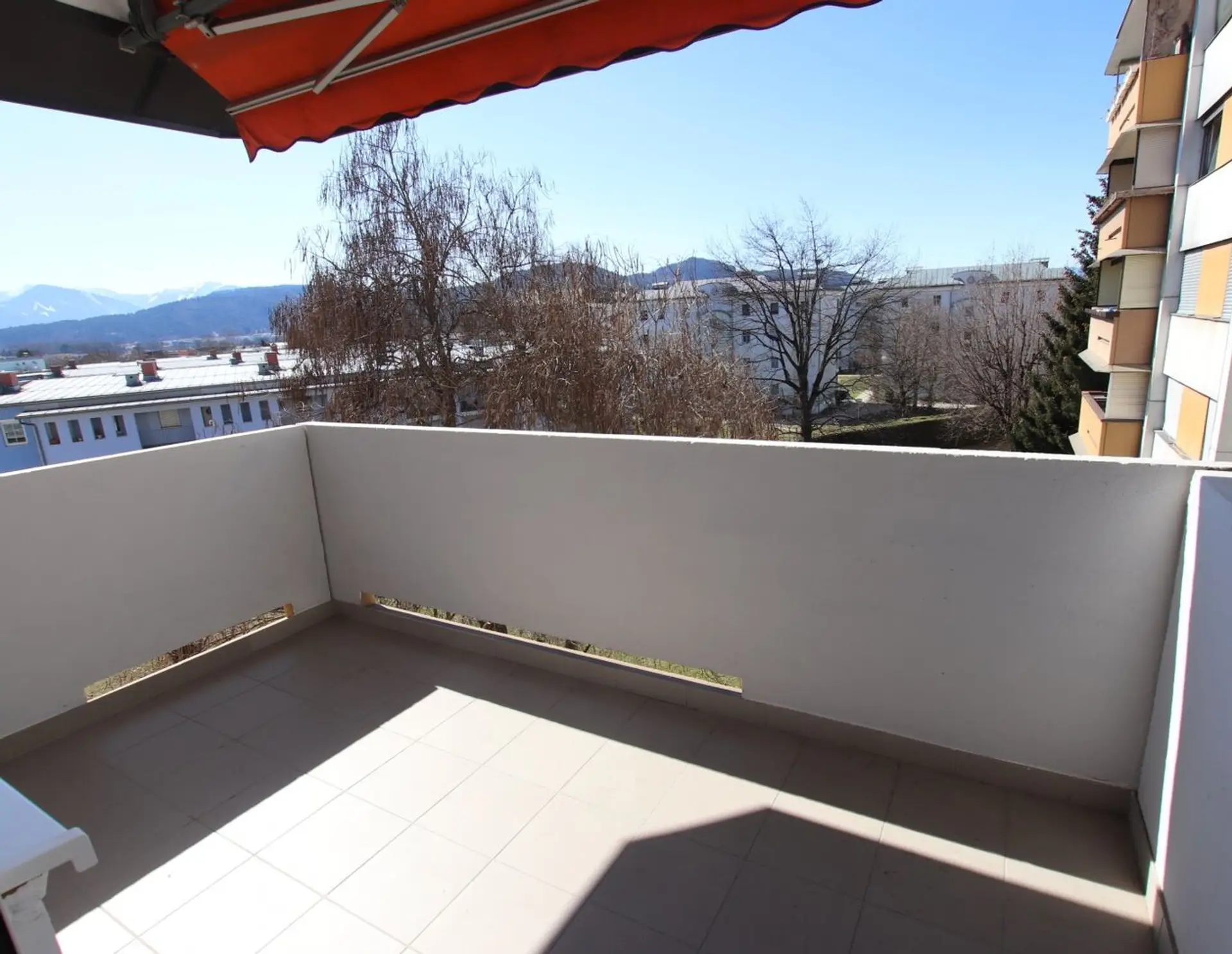 Schöne Sanierte 2 Zimmer Wohnung mit Loggia in Waidmannsdorf - Lodengasse
