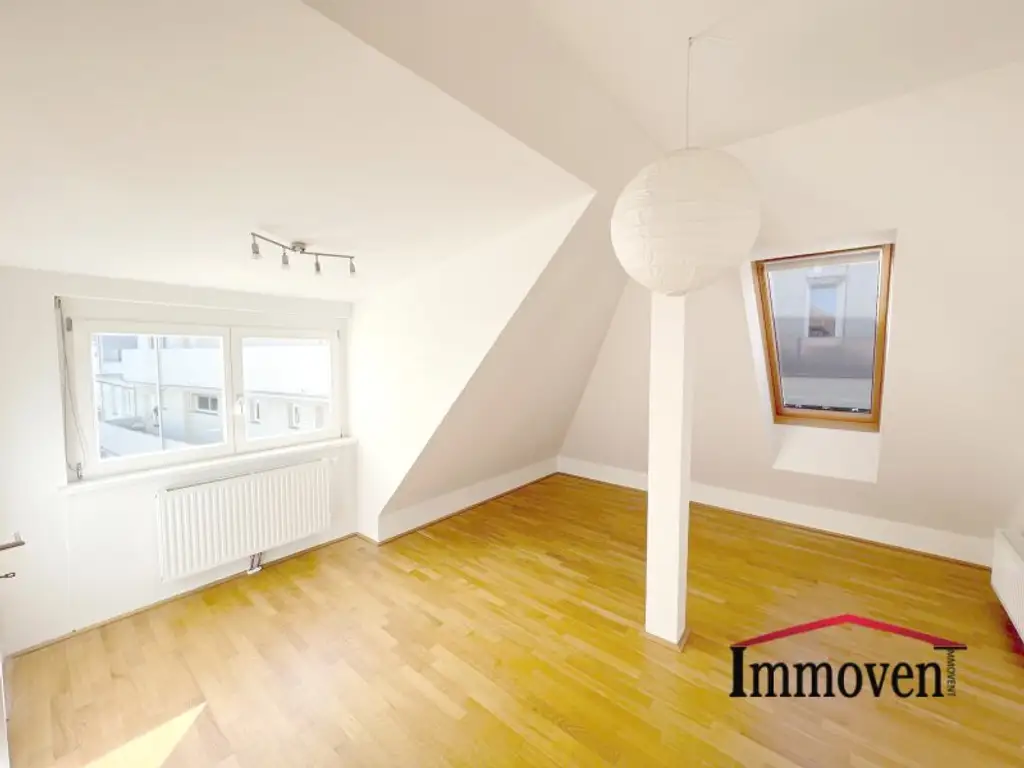 Sehr helle und große Wohnung in der Algersdorfer Straße!