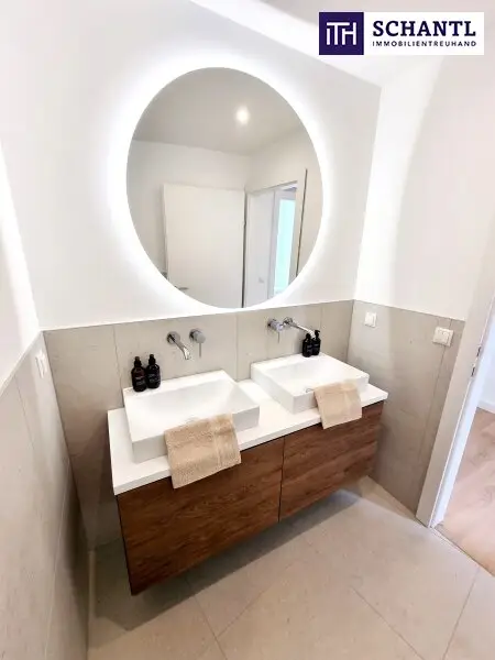 WOW! Stylischer Wohntraum im Dachgeschoss! Frisch saniert + Ruhelage + Traumhaftes Altbauhaus + Hofseitige Terrasse + U-Bahn ums Eck + Beste Infrastruktur und Anbindung!