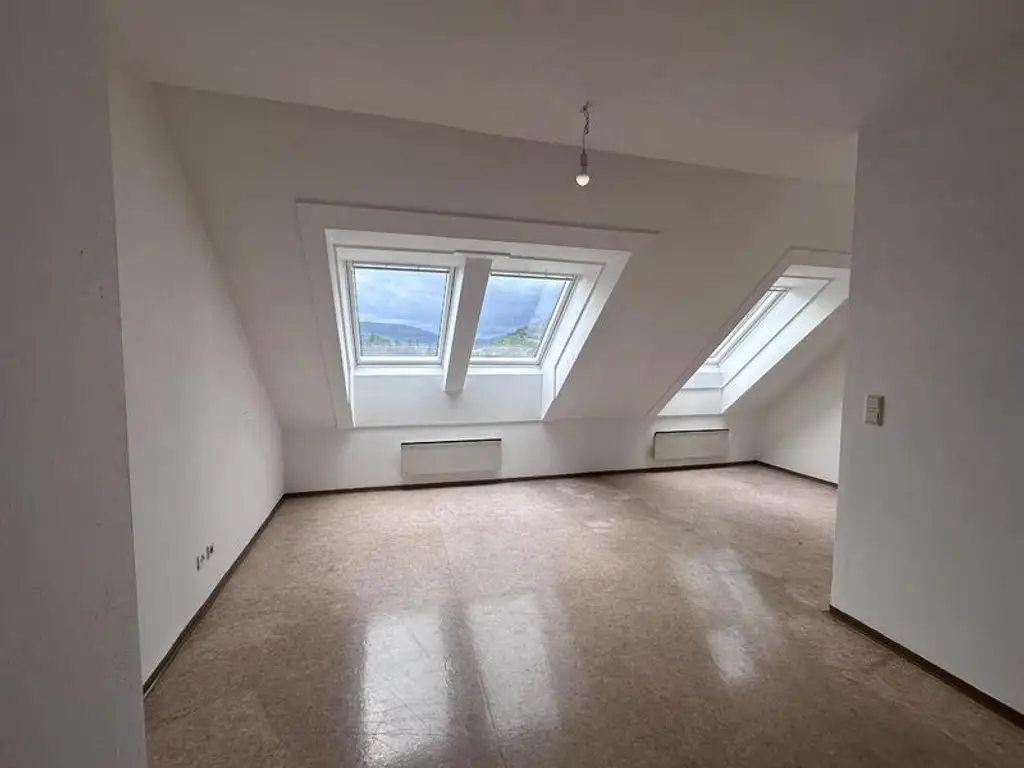 2 Zimmer Wohnung mit Kamin in der Steinklamm