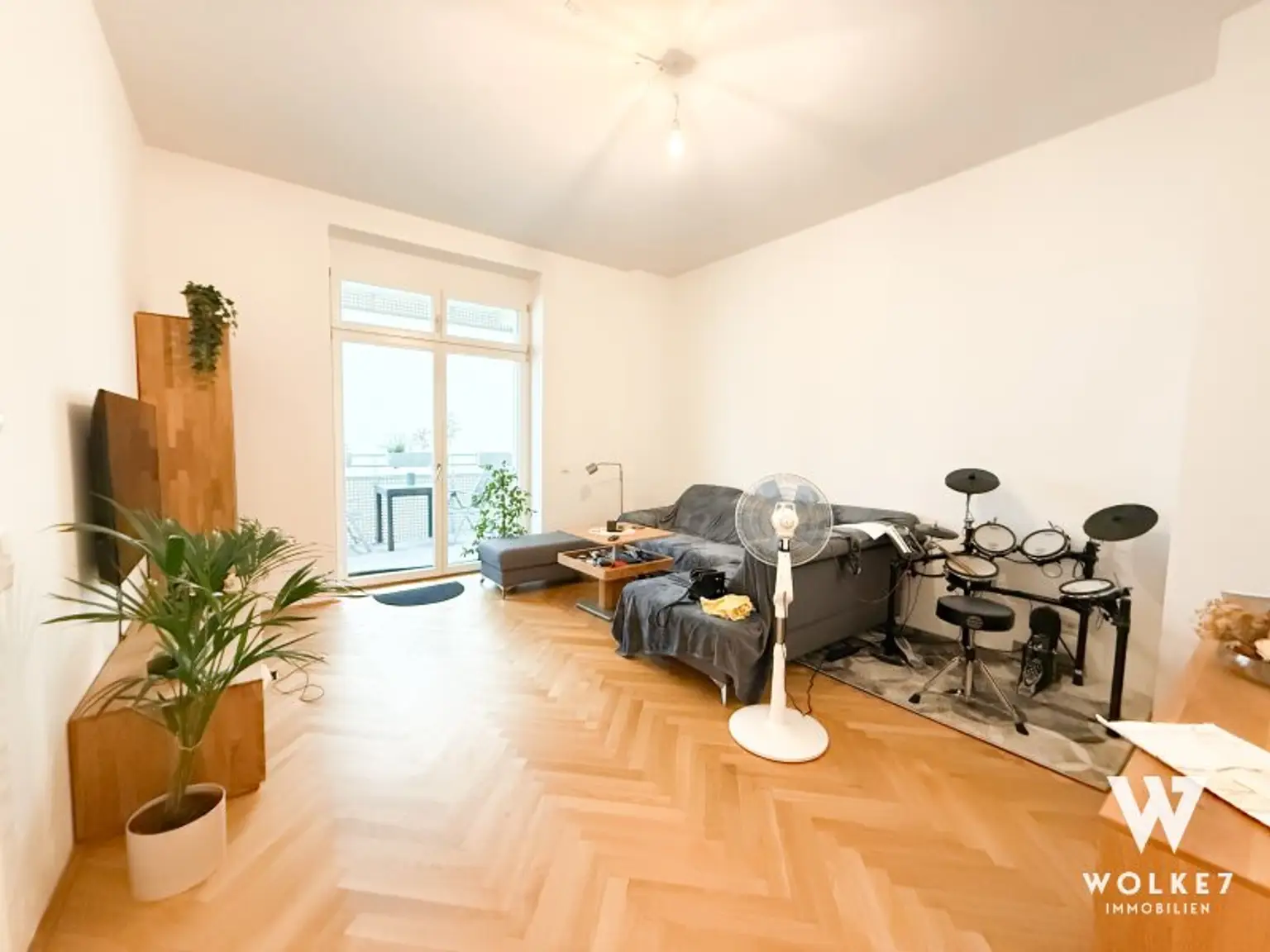 Klassischer Altbau trifft modernen Luxus – Helle kernsanierte 2-Zimmer-Wohnung mit Balkon & Tiefgarage in bester Lage von Margareten