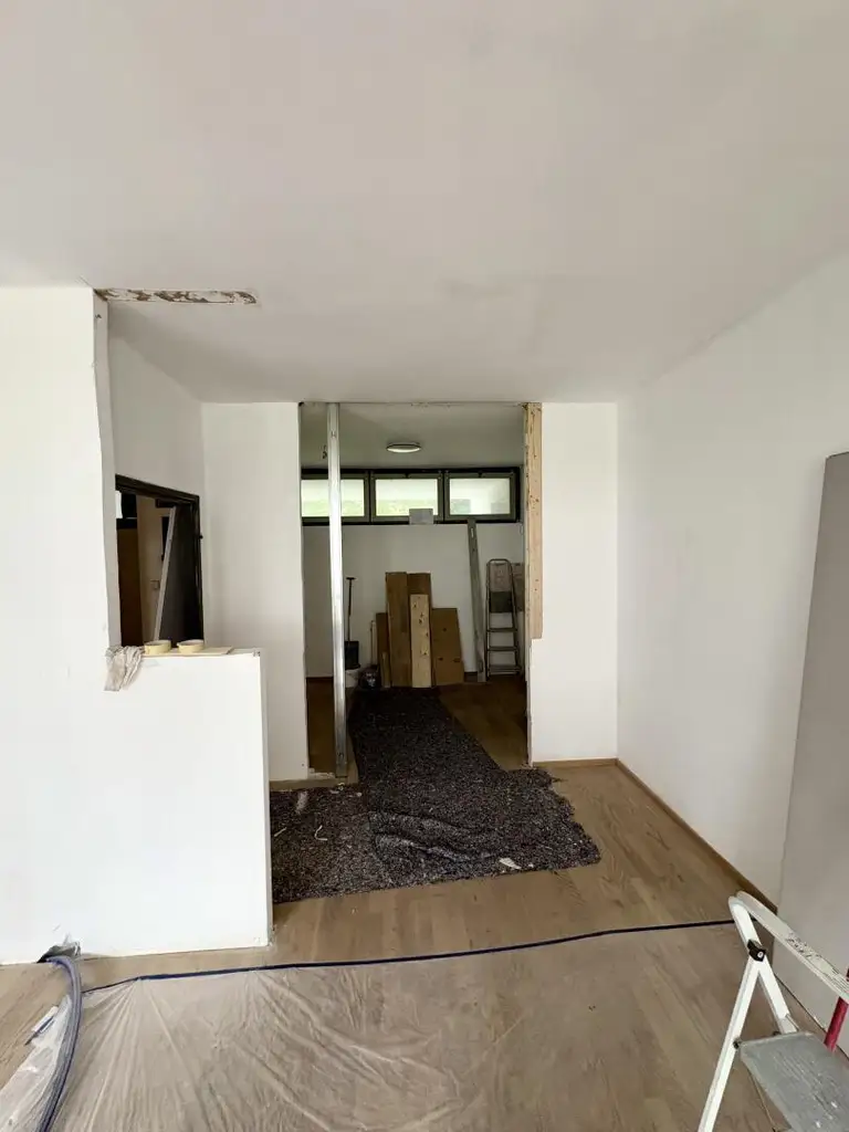 ab ca. 1.11.2025- Erstbezug nach Sanierung, sonnige und geräumige 2 Zimmer Wohnung mit Terrasse und Parkplatz  in der Hans-Riehl-Gasse/Mariagrün