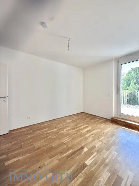 STAMMERSDORFER RUHELAGE: MODERNE 2-ZIMMER-WOHNUNG MIT NEUER KÜCHE, LOGGIA & TERRASSE ZU MIETEN!