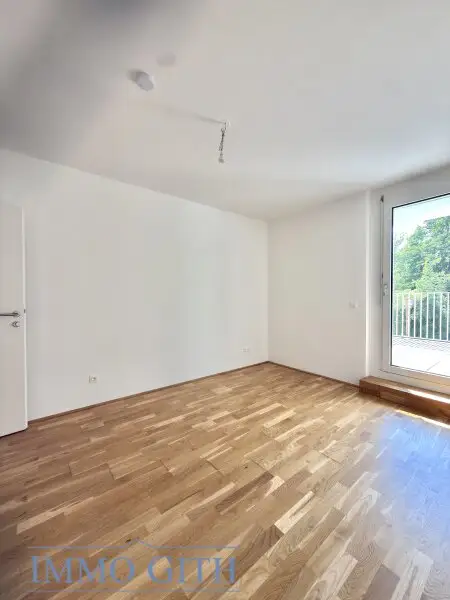 STAMMERSDORFER RUHELAGE: MODERNE 2-ZIMMER-WOHNUNG MIT NEUER KÜCHE, LOGGIA & TERRASSE ZU MIETEN!
