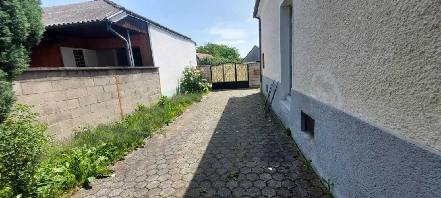 Einfamilienhaus auf großem Grundstück in Siegendorf! Sanierungsbedarf!