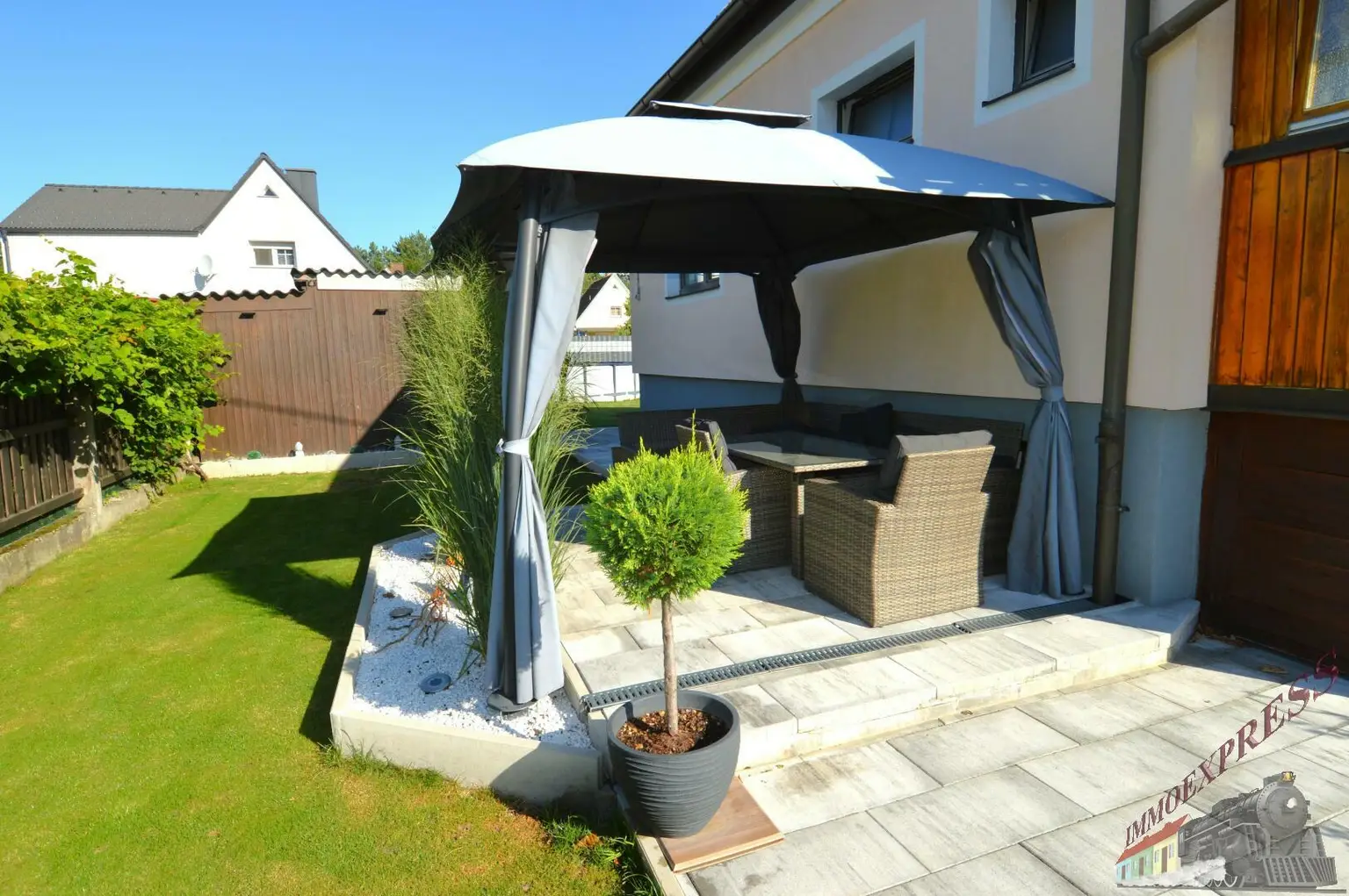 Einfamilienhaus in ruhiger Siedlungslage mit schönem Garten und Solaranlage