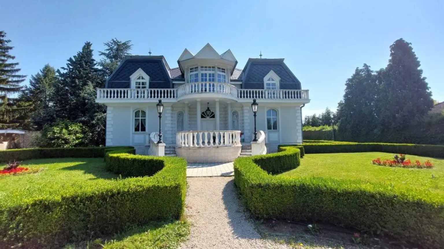 +++ Exklusive Villa im Herzen von Szombathely – Ruheoase auf rund 5300 m² +++