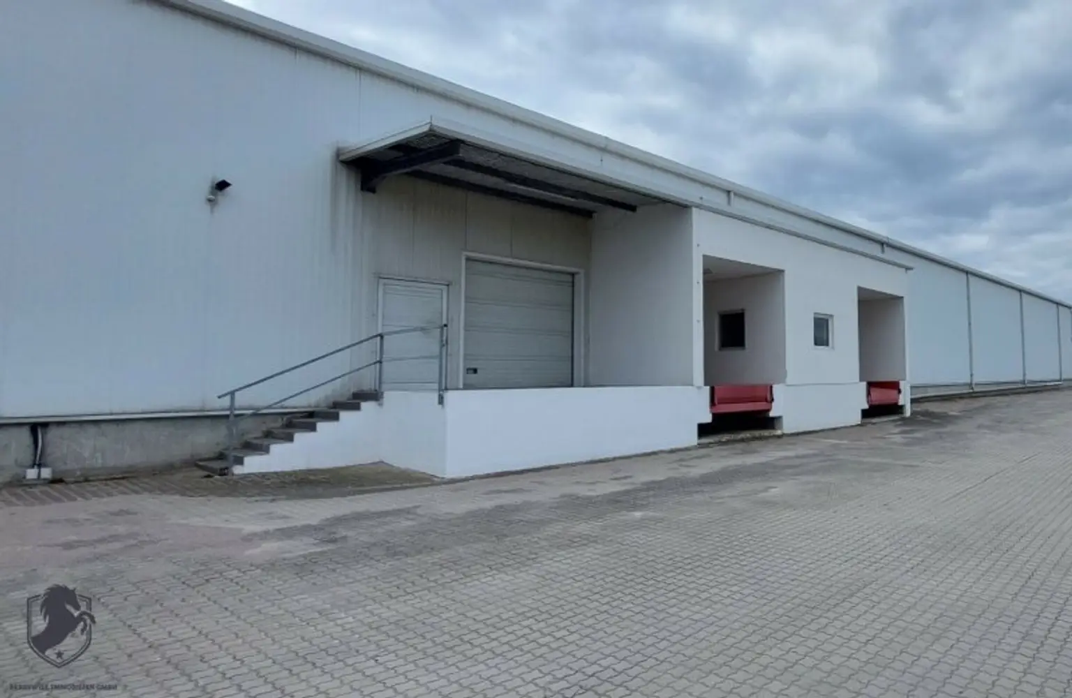 LAGERHALLE in sehr guter Lage mit 950 m² zu vermieten.