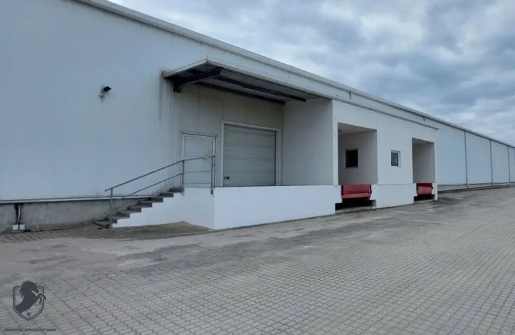 LAGERHALLE in sehr guter Lage mit 950 m² zu vermieten.
