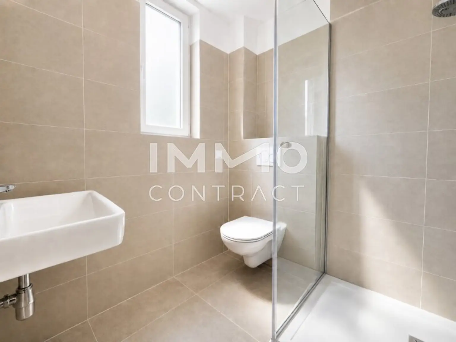 Bad mit Dusche und WC