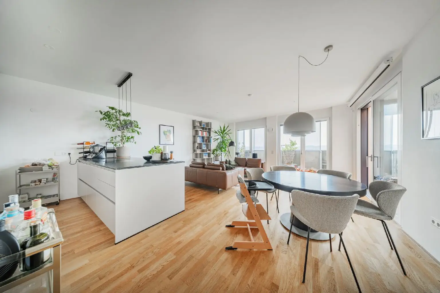 Penthouse im 34. OG mit Terrasse I 360° Wienblick I Designküche I TG Platz mit E-Ladestation