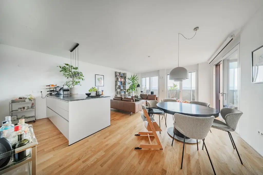 Penthouse im 34. OG mit Terrasse I 360° Wienblick I Designküche I TG Platz mit E-Ladestation