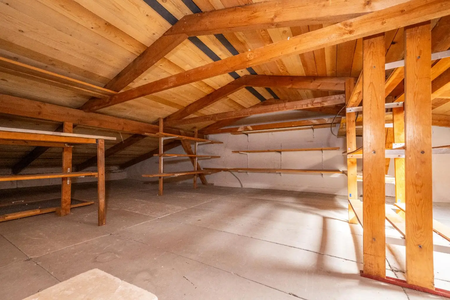 Gepflegtes Reihenhaus mit Garten, Terrasse und Garage in zentraler Lage!